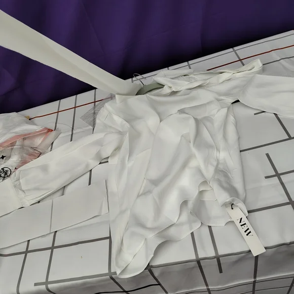 White Long Sleeve Bow Tie Neck Blouse - Picture 6 of 8